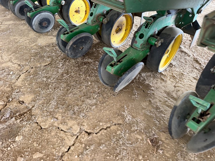 john-deere-7300-image-18