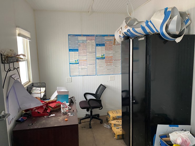 #1100-•-40'-container-with-16"-office-image-5