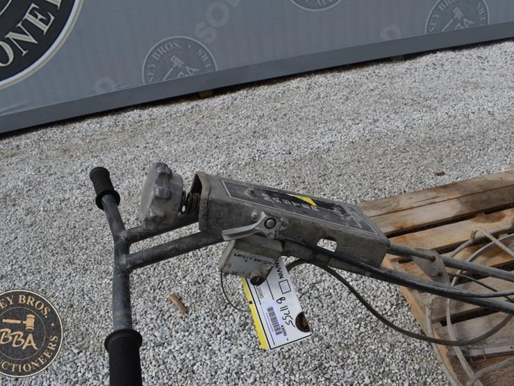 master-48in-walkbehind-trowel-42690-image-10