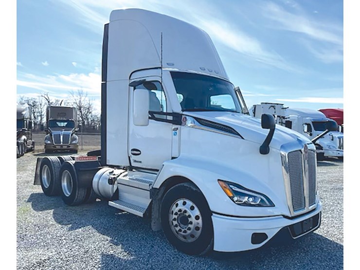 2023-kenworth-t680-image-1