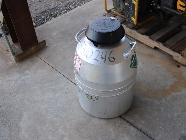 #1033-•-livestock-semen-tank-image-1