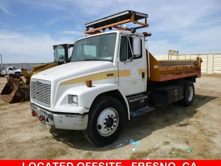 2001-freightliner-fl70-image-1