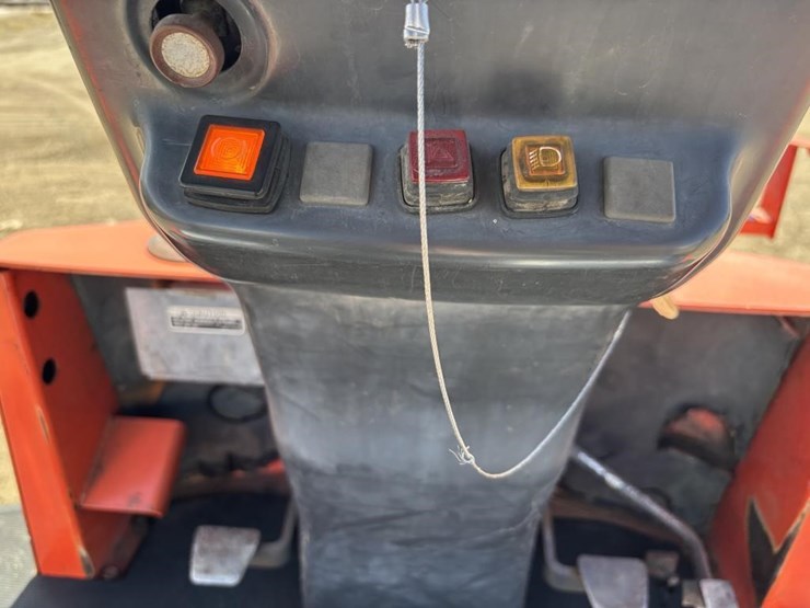 1999-kubota-r520-image-28