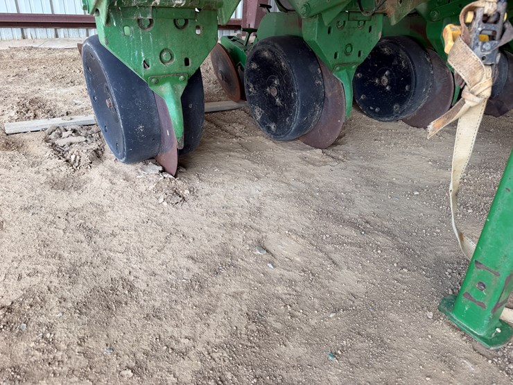 john-deere-7300-image-23