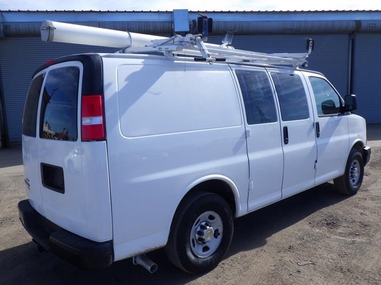 2012-chevrolet-express-2500-image-3