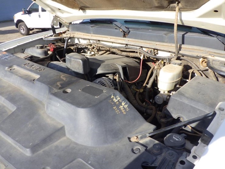 2013-chevrolet-3500hd-image-10