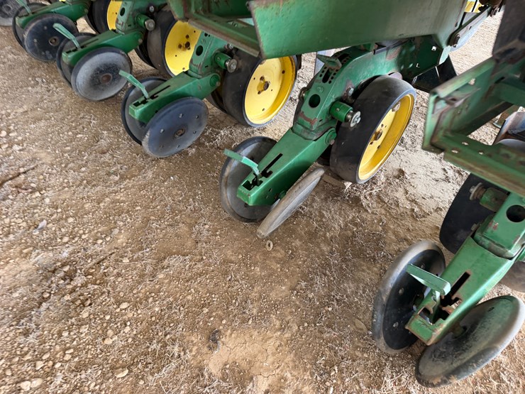 john-deere-7300-image-15