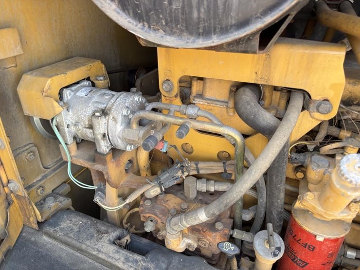 2006-caterpillar-143h-image-63