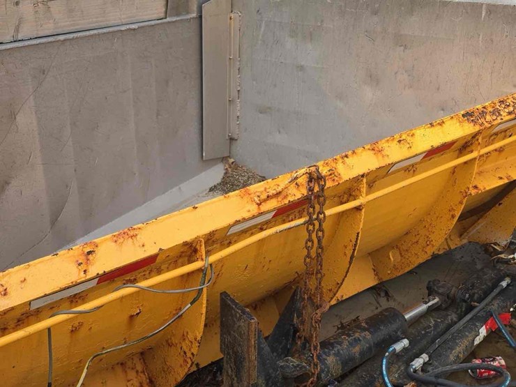 2011-international-7600-image-8