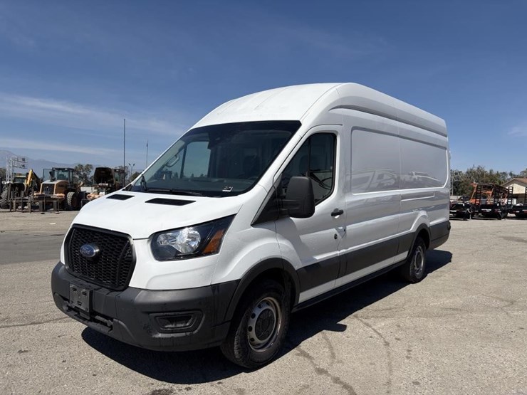 2022-ford-transit-image-1
