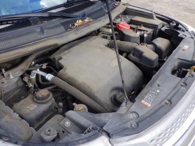 2015-ford-explorer-image-11