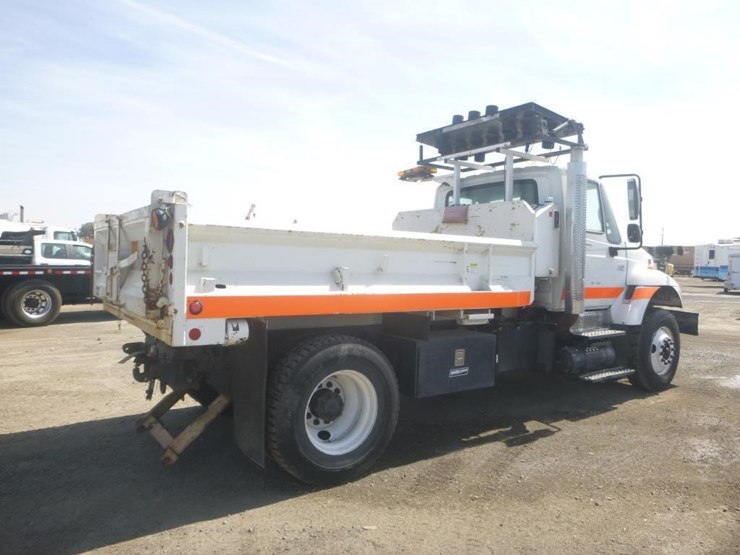 2004-international-7400-image-3