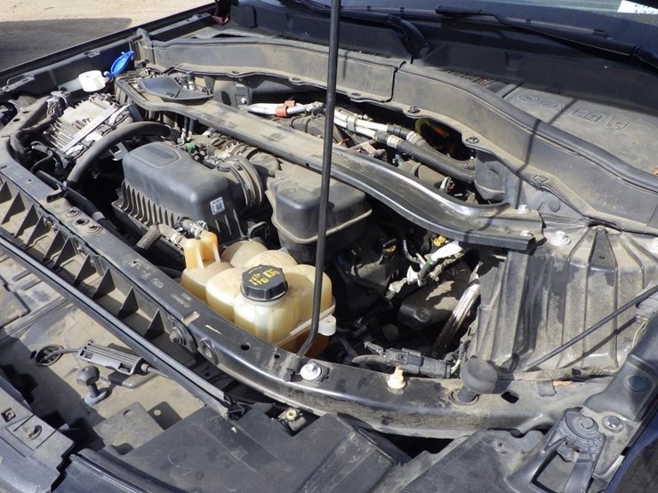 2020-ford-explorer-image-10