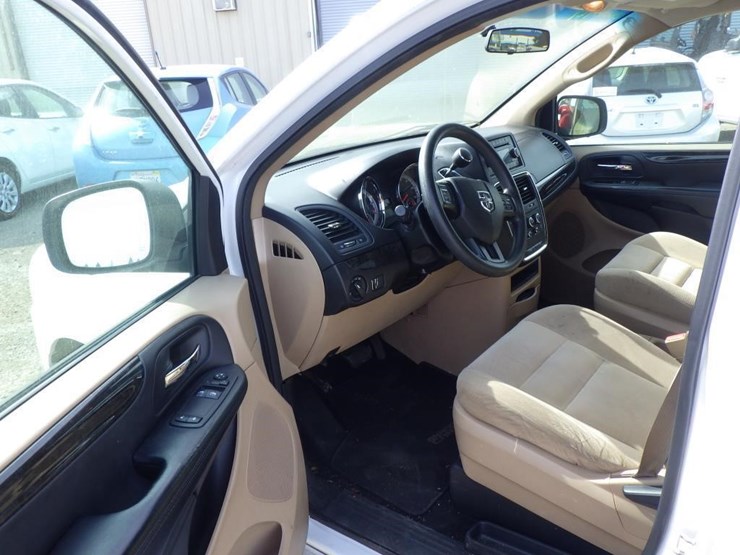 2015-dodge-grand-caravan-image-5