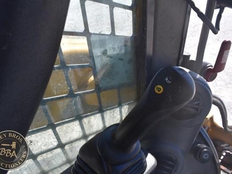 2023-caterpillar-259d3-image-65