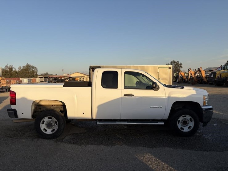 2013-chevrolet-2500-image-8