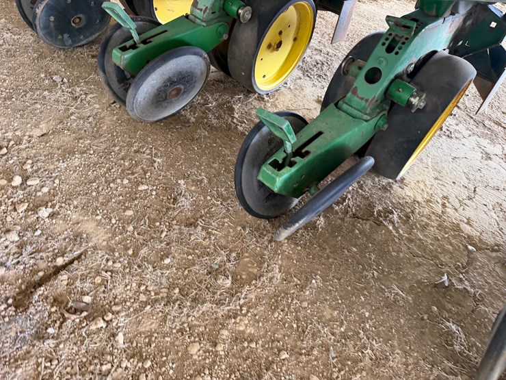 john-deere-7300-image-16