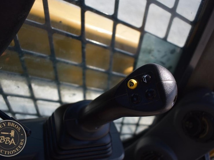 2023-caterpillar-259d3-image-40