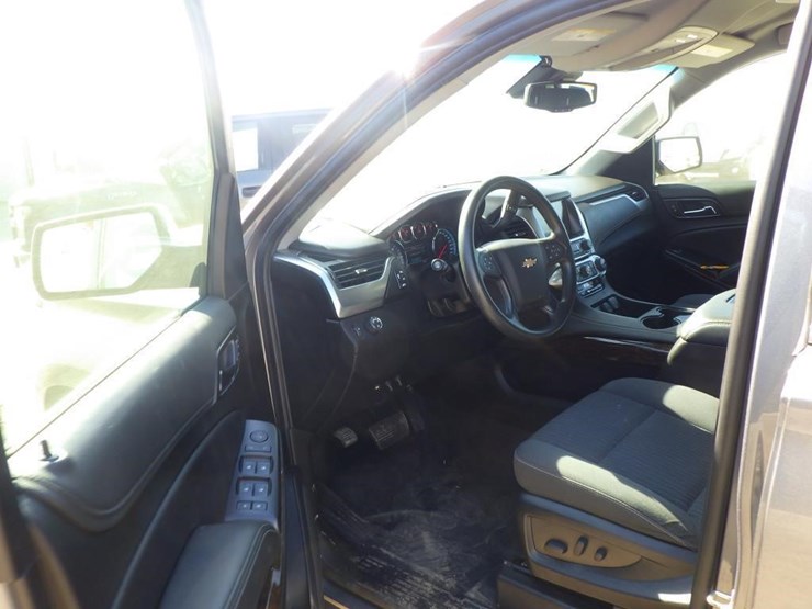 2019-chevrolet-tahoe-image-5