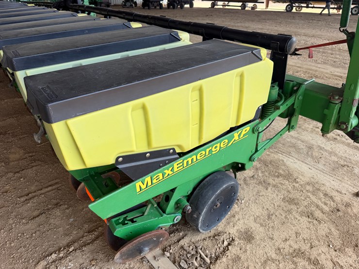 john-deere-7300-image-18