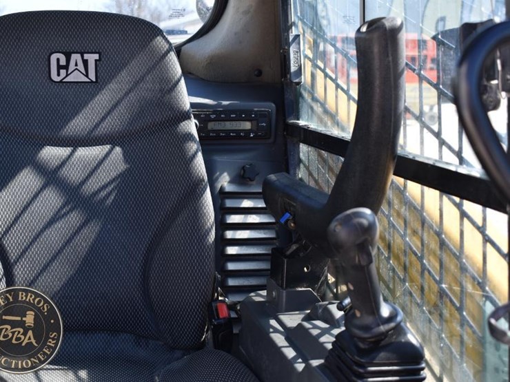 2023-caterpillar-259d3-image-54