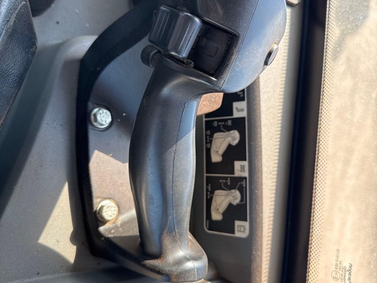 2021-deere-850l-wlt-image-28