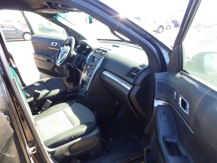 2015-ford-explorer-image-6