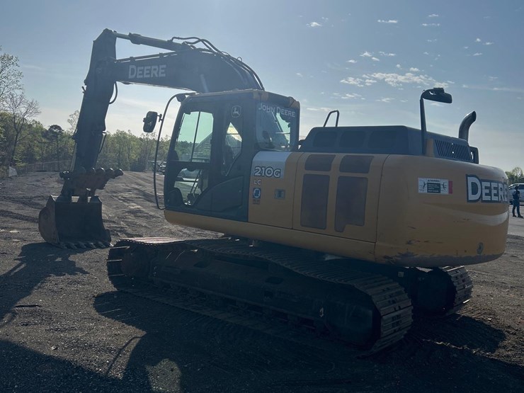 2015-deere-210g-lc-image-4