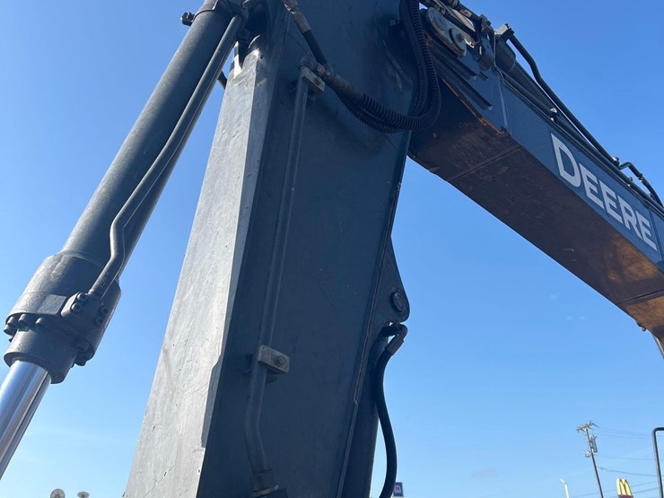 2015-deere-210g-lc-image-13