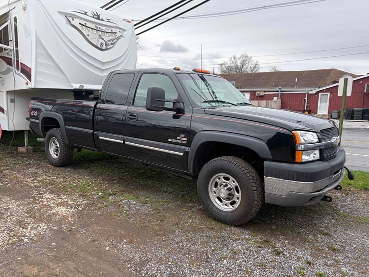 2003-chevrolet-silverado-2500-image-1