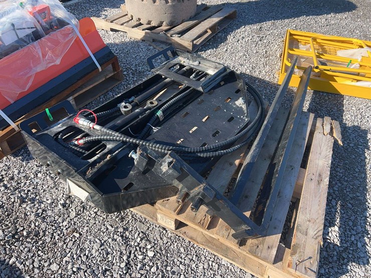 new-60"-hydraulic-adjust-pallet-forks-image-1