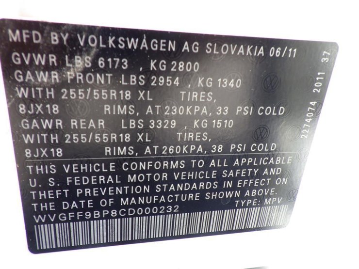 2012-volkswagen-touareg-image-16