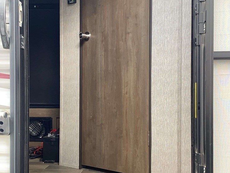 2019-dutchmen-coleman-lantern-edition-250tq-image-12