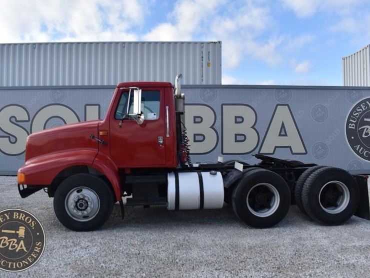 1993-international-8200-image-4