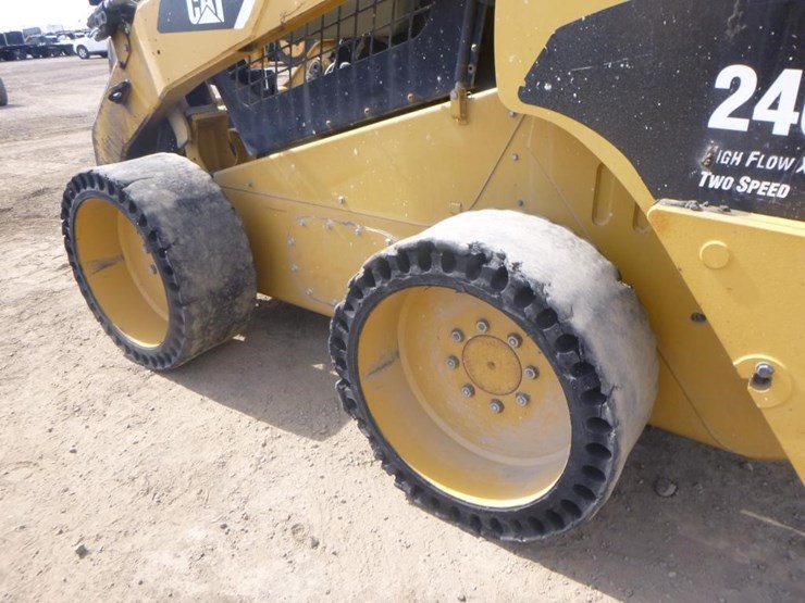 2009-caterpillar-246c-image-28