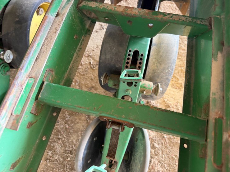 john-deere-7300-image-50