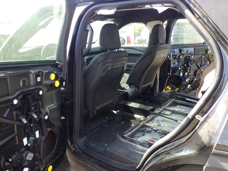 2020-ford-explorer-image-7