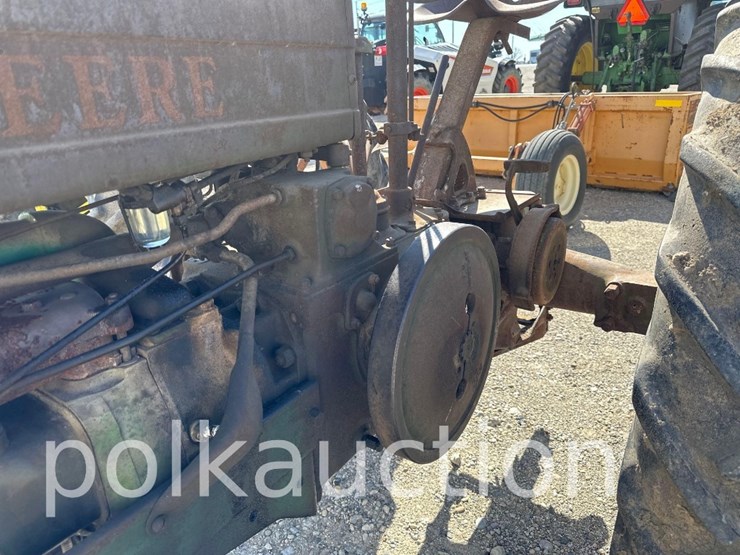 john-deere-b-image-5