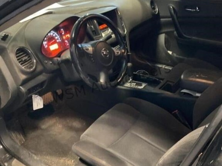 2011-nissan-maxima-sdn-image-23