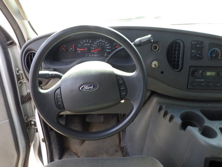 2004-ford-cargo-image-9