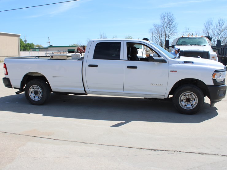 2019-dodge-2500-image-2