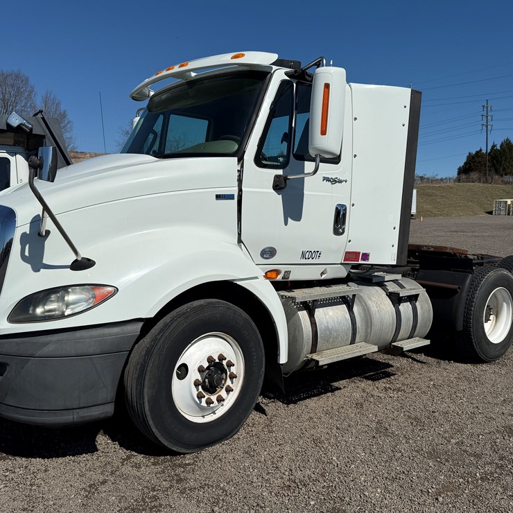 #3 • 2013 INTERNATIONAL TANDEM AXLE ROAD TRACTOR