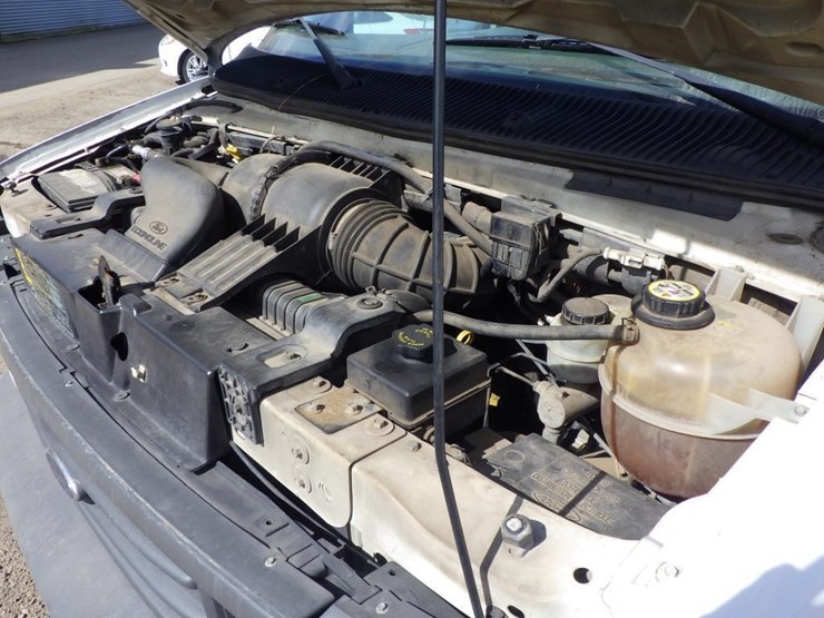 2004-ford-cargo-image-10