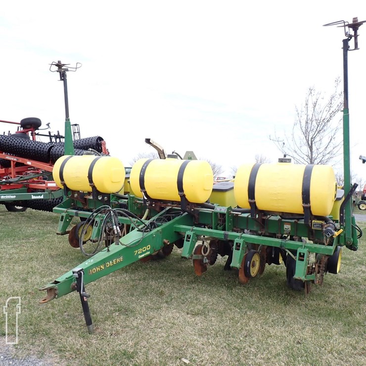JD 7200 PLANTER 3416