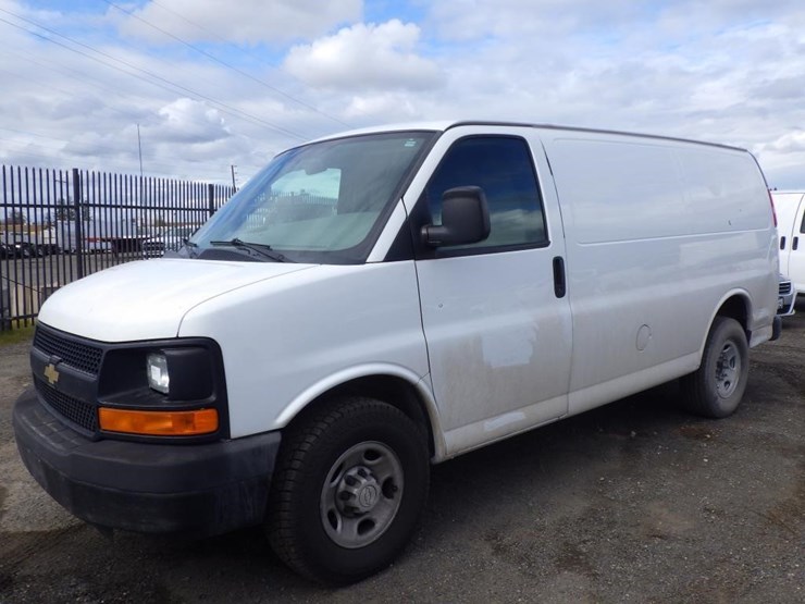 2016-chevrolet-express-2500-image-1