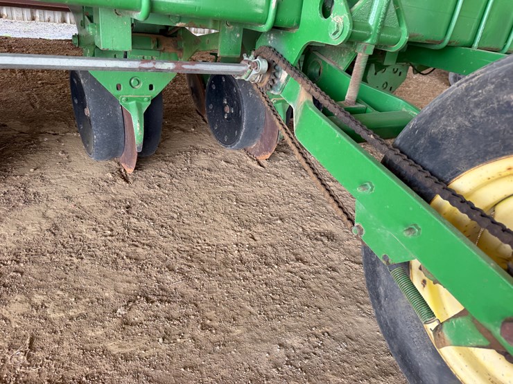 john-deere-7300-image-31