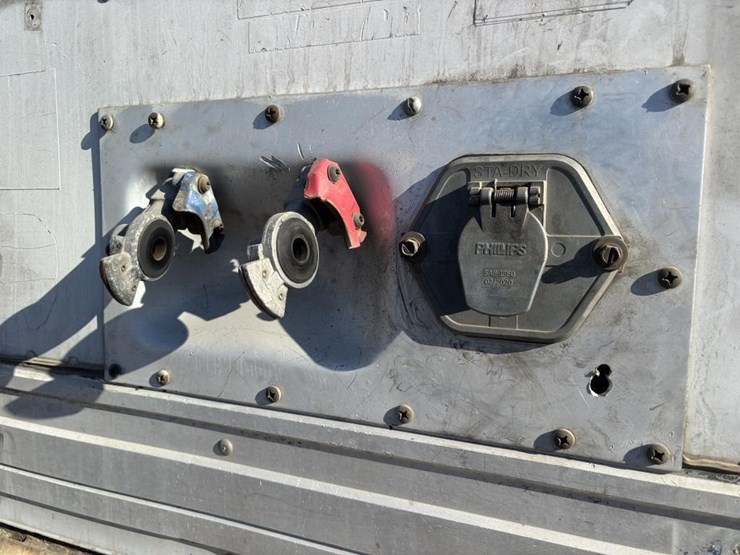 2000-utility-vs2r-image-7