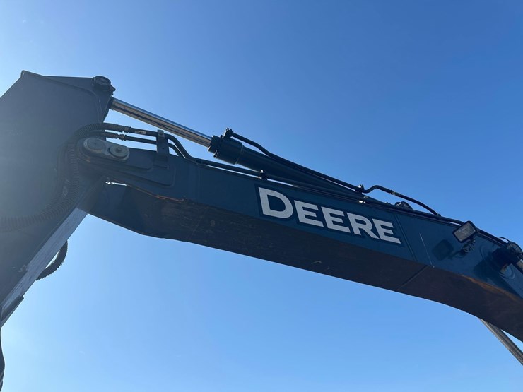 2015-deere-210g-lc-image-14