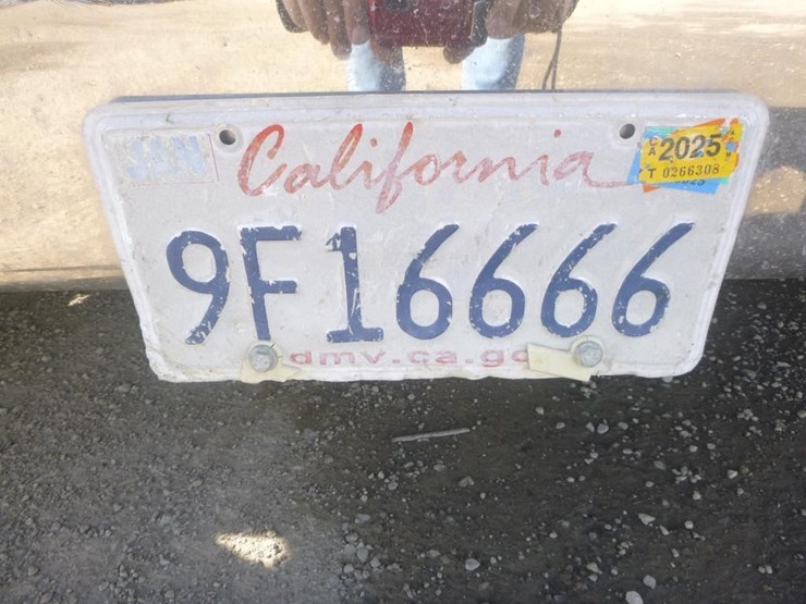 2014-peterbilt-388-image-35