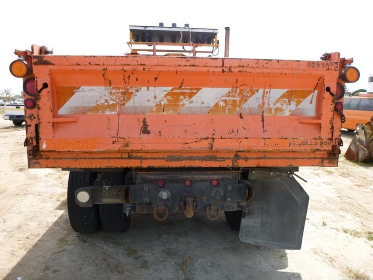 2001-freightliner-fl70-image-26